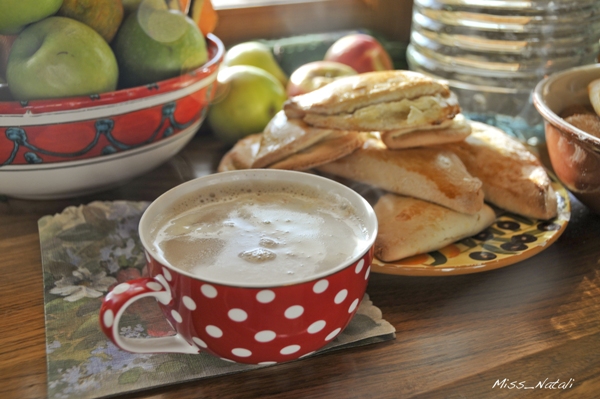 Я сварила какао и это было божественно!  Очень вкусно так же с молоком, кофе, кефиром или чаем! Кто с чем любит!   Enjoy it!