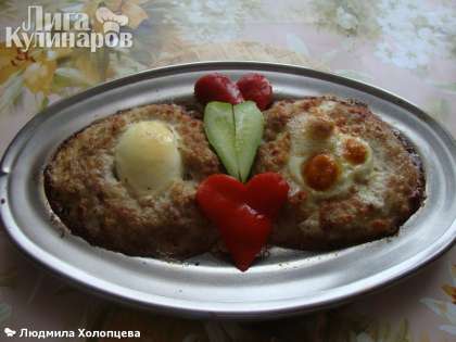 Готовые Ласточкины гнезда украшаем и подаем горячими к столу.