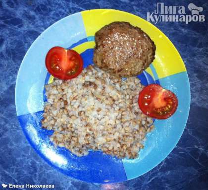 На гарнир у меня была гречка, но вкусно будет и с отварным картофелем и просто с овощным салатом.