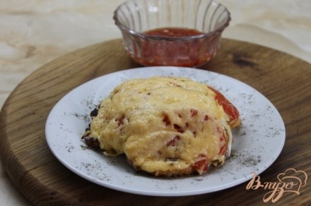 Свиная вырезка в кляре с овощами под сыром