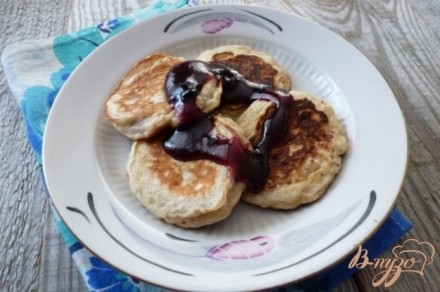 Оладьи с овсяной крупой и изюмом