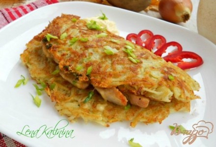 Лепешки из картофеля с курицей и сыром