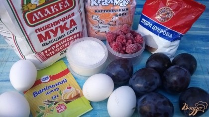 Продукты, которые нам потребуются для приготовления шарлотки.