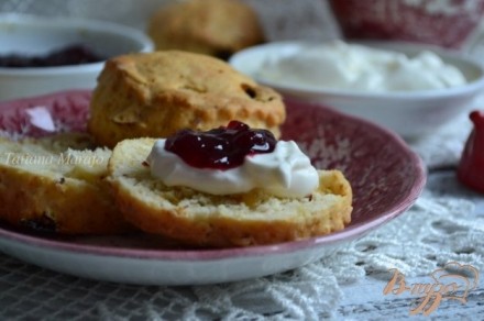 Сконы с миндалем и изюмом