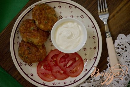 Горячие они хороши со сметанкой, овощами. В остывшем виде - как закуска весьма неплохи.