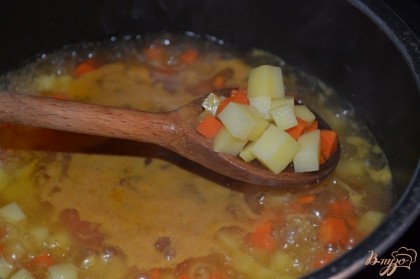 Поставить вариться в воде или бульоне (для большего вкуса)