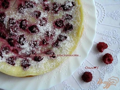 Готово! Клафути немного остудить, вынуть из чаши и подавать в теплом виде, посыпав сахарной пудрой и украсив листиками мяты. Приятного аппетита! :)