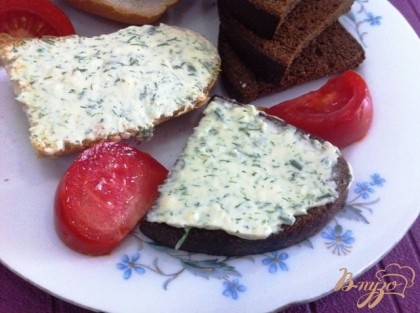 Готово! Намазываем поджаренный хлебушек плавленной закуской и вкушаем. Приятного аппетита))