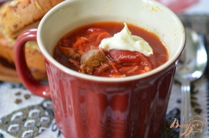 Готово! Подаем с гренками сыром и чесноком, с хреновым соусом по желанию или сметаной. Приятного аппетита.