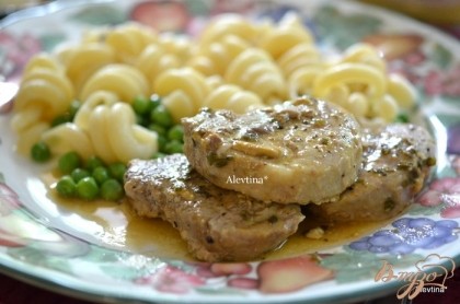 Готово! Подаем с соусом и готовым гарниром по вкусу. Приятного аппетита.