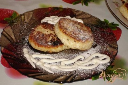 Манные сырники с изюмом