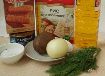 Подготовим продукты для приготовления котлет:рис круглозернистый,сардины,картофель,лук репчатый,панировочные сухари,растительное масло,укроп и соль.