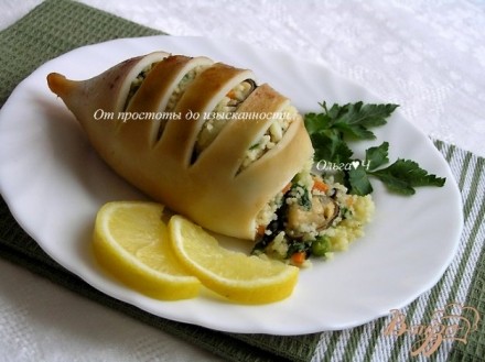 Кальмары, фаршированные мидиями, овощами и кус-кусом