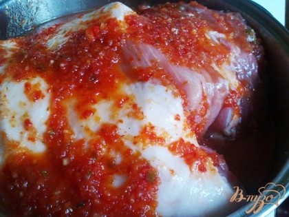 Все перемешиваем и маринуем наше мясо пару часов, все время переворачивая.