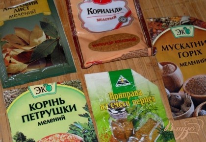 Посолить, добавить специи по вкусу.Я использовала такие.