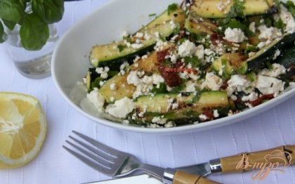 Готово! Выложить заправку на цуккини, аккуратно перемешать. Вкусно в любом виде! Приятного аппетита!