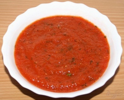 В овощной соус добавить мелко нарезанную зелень укропа и перемешать.