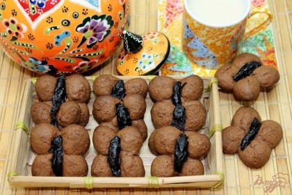 Готово! Шоколадное печенье с черносливом готово, приятного аппетита.