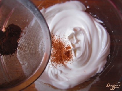 Потом добавьте постепенно просеянное какао, корицу все время взбивая миксером.