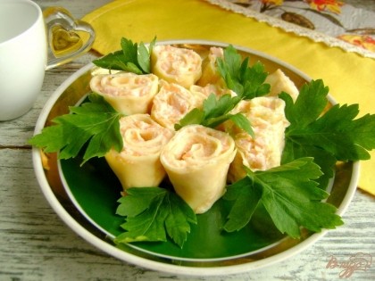 Готово! Выложите «печечки» на тарелку и украсьте зеленью. По своему виду закуска напоминает букет роз, в связи с чем она и получила свое оригинальное название. Приятного аппетита!
