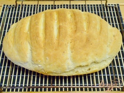 Готово! Включите духовку на 160 градусов, выпекайте хлеб 35 минут. Готовый хлеб остудите на решетке. Приятного аппетита!