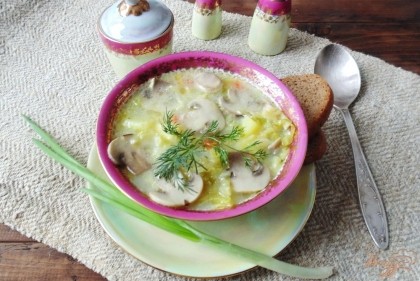 Готово! Суп из савойской капусты с грибами готов. Подаем на обед.
