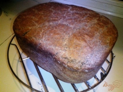 Готово! Печь на программе «Французский хлеб» (№2), установить среднюю корочку и вес - 1 килограмм. Также лучше подержать хлеб в режиме подогрева в течение 30 минут.