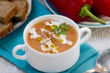 Готово! Суп нужно подавать в горячем виде, спустя некоторое время рис разбухает, и суп становится гуще. При подаче суп-пюре можно приправить перцем, добавить немного сливок и оливкового масла.