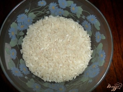 так же в бульон положить промытый рис и зажарку. готовим до готовности риса и картофеля, солим.