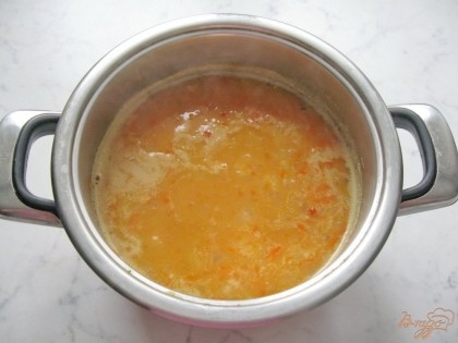 Варим суп до готовности овощей и гороха. Добавляем томатную пасту(помидоры), солим и перчим по вкусу. Через 7 минут выключаем.