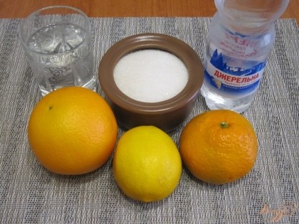 Подготовить продукты: фрукты тщательно помыть и высушить.
