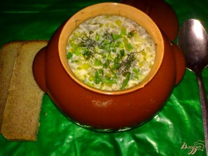 Готово! Готовый суп подавайте прямо в горшочке. Перед подачей посыпьте суп укропом и зеленым луком.
