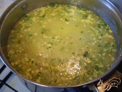 Готово! В готовый суп добавляем жареные овощи, рубленные яйца, зелень. Провариваем пару минут и суп готов. Приятного!