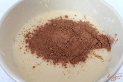 Насыпаем 1 ст. ложку какао.
