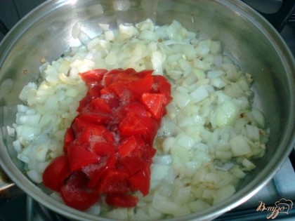 Картофель отвариваем отдельно, так как в кислой среде картофель не разваривается, становится *стекловидным*.
