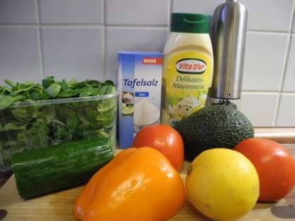 Для приготовления зеленого салата нам понадобится: