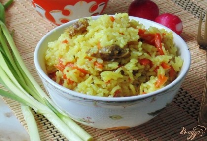 Готово! Куриные желудки с рисом готовы. Рис рассыпчатый и очень вкусный.  Подаем на обед или на ужин.