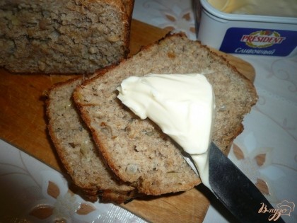 Готово! Хлеб получается очень мягкий, единственный для меня минус - совсем тоненько его не нарезать, крошится.
