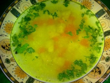 Готово! Горячий суп разлейте по тарелкам и посыпьте зеленью.