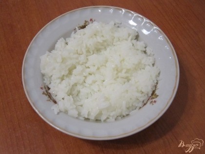Рис хорошо промыть и сварить до полуготовности.