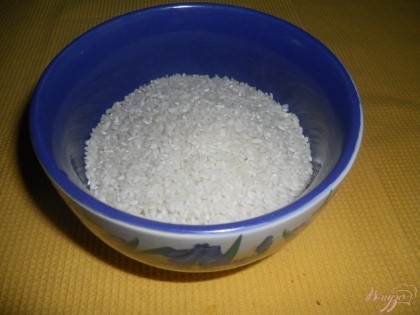 Рис как следует промываю под проточной водой.