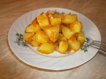 Готово! Вот и все, картофель можно подавать к столу. Хорошим дополнением к нему будут домашние соления. Приятного аппетита!