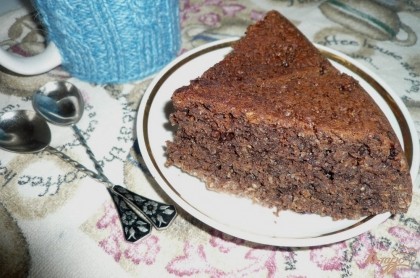 Готово! Перед подачей разрезаем пирог на порционные куски. Больше всего мне этот пирог понравится в сочетании с черным кофе, с молоком тоже неплохо. Приятного аппетита!