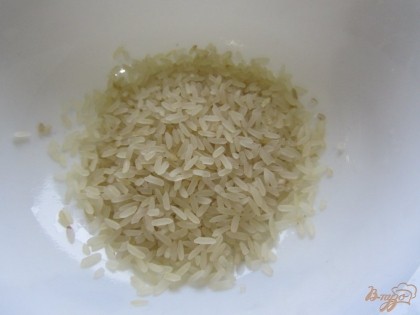 Рис промыть под проточной водой добавить в суп.
