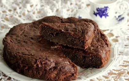 Пирог покрывают шоколадной глазурью, но можно насладится и в кач-ве кекса.Приятного аппетита!