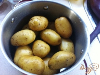 Тщательно моем картофель