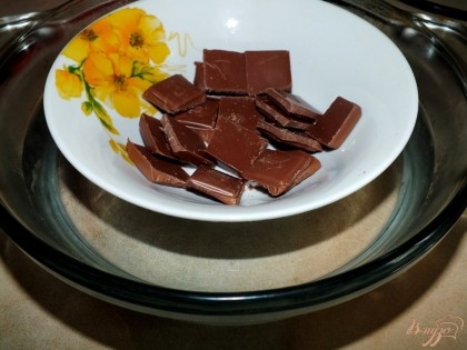 Шоколад растопим на паровой бане