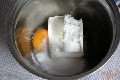 Начинка: пробить творог с яйцом и сахаром