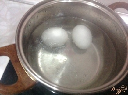Два яйца отварить
