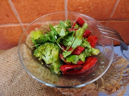 Готово! Подаем салат теплым или остывшим. Кушайте на здоровье!=)